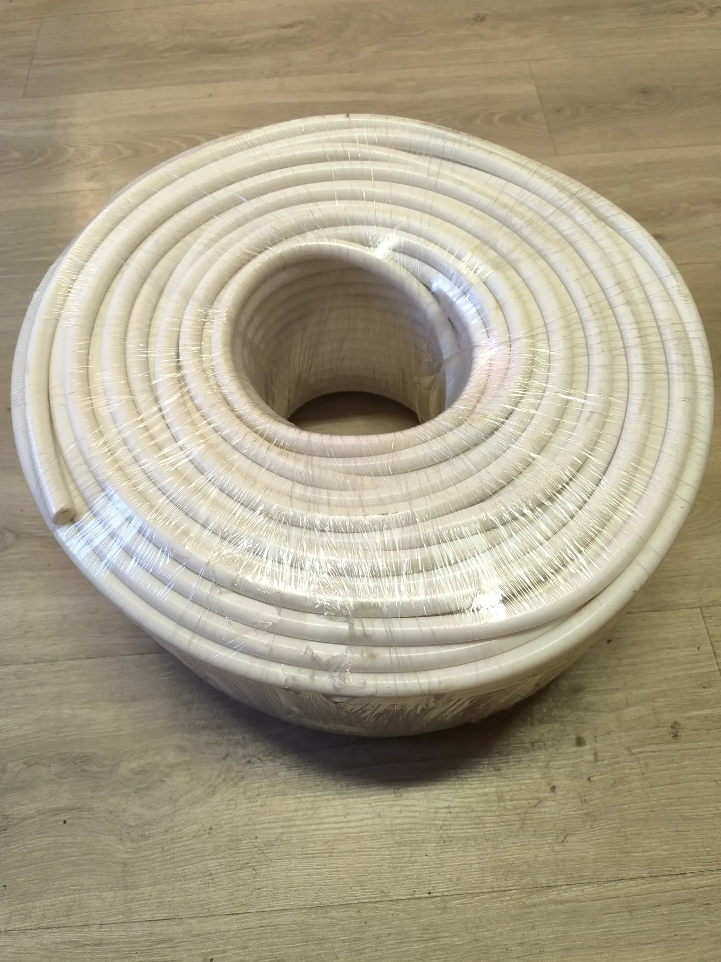 Въздушен маркуч 3/8" (ролка 200 m)